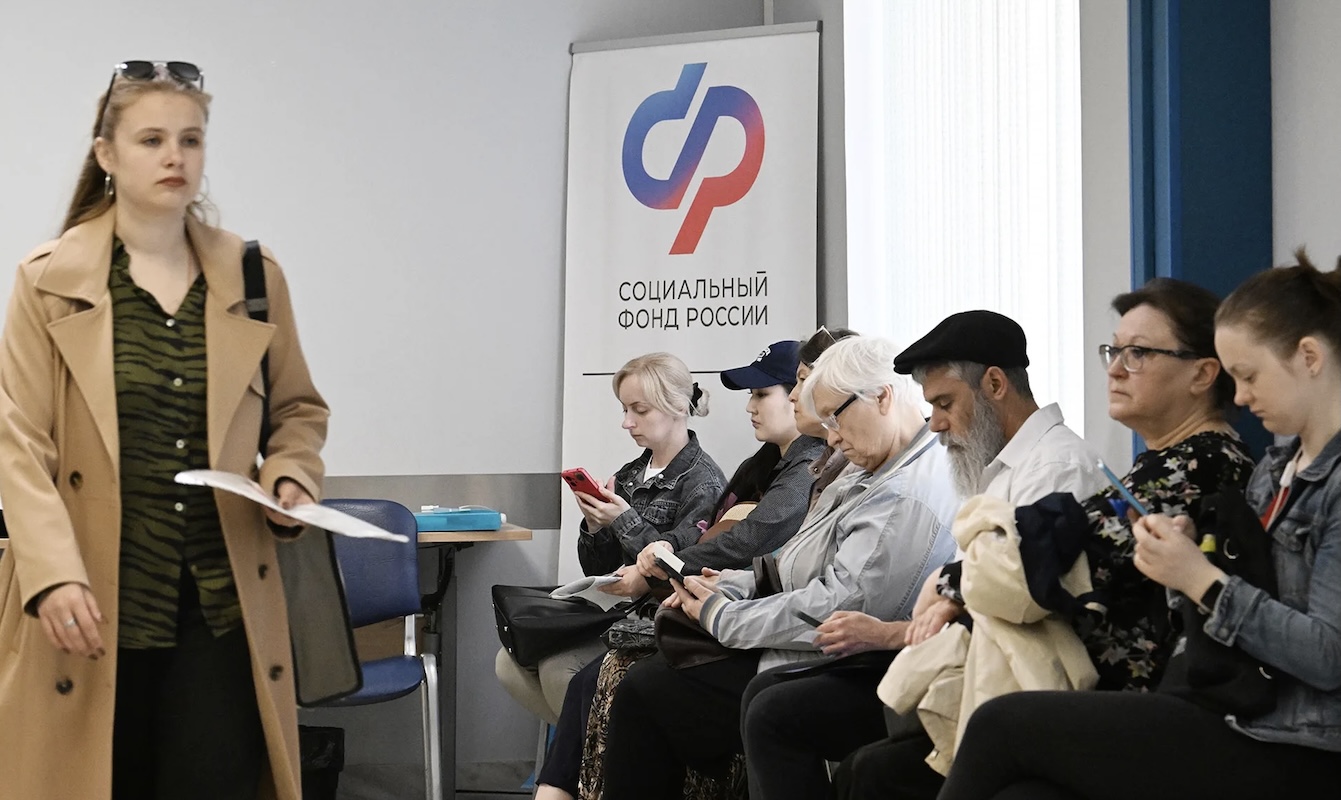 Не хватает стажа для пенсии? Разбираемся, как докупить стаж и баллы в 2026 году, и считаем реальную выгоду